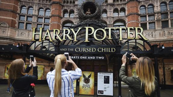 Expectación en Londres ante el estreno de la primera obra teatral de Harry Potter