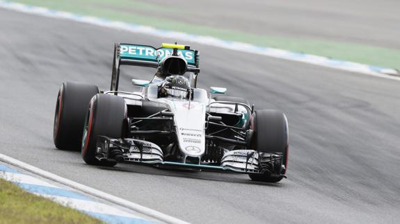 El 'Panzer' Rosberg logra la 'pole' en casa