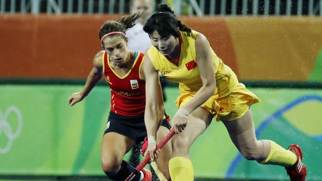 Las chicas del hockey se alejan de cuartos