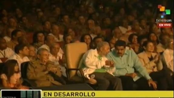 Fidel Castro reaparece en público en su noventa cumpleaños