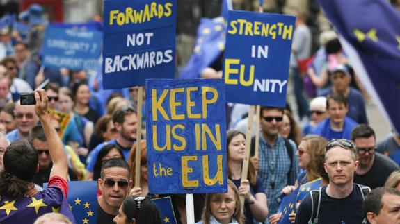 Miles de personas piden en Londres que se retrase el 'Brexit'