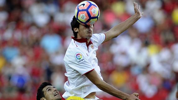 El Sevilla remonta con gol del joven Carlos Fernández en tiempo añadido