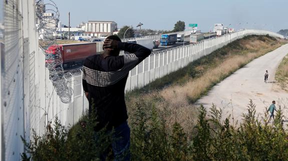 Hollande anuncia que dispersará por toda Francia a los inmigrantes de la 'Jungla de Calais'