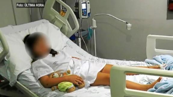 Hospitalizada una niña de 8 años tras la agresión de 12 compañeros por un balón