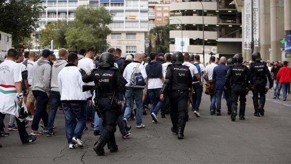 Detenidos tres hinchas del Legia de Varsovia por destrozos en un bar en Madrid