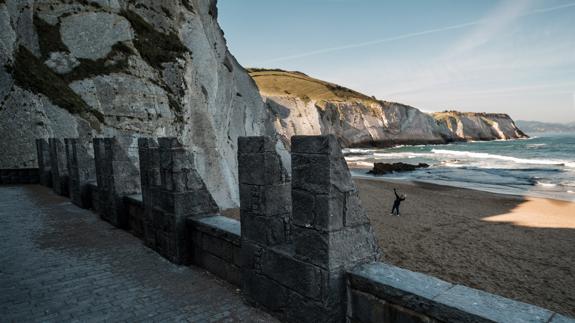 Tyrion Lannister y Sir Davos ya graban 'Juego de Tronos' en las playas del País Vasco