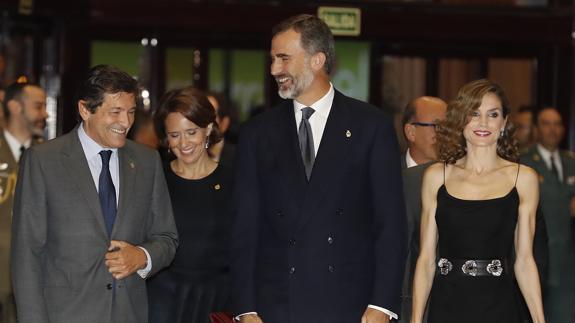 Oviedo recibe a los Reyes con el tradicional concierto previo a los Princesa de Asturias