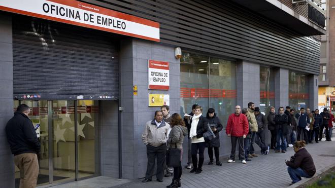 El paro baja del 20% por primera vez en seis años y se sitúa en el 18,9%