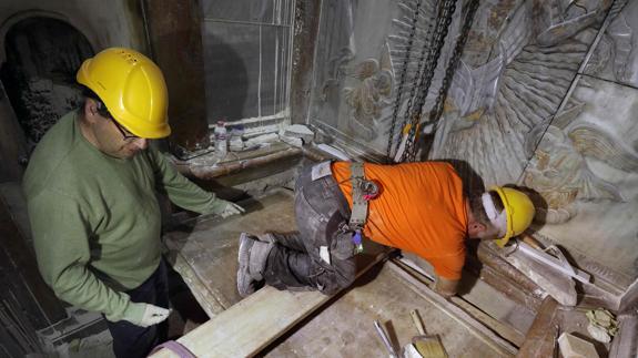 La lápida original de Jesús al descubierto por primera vez en cinco siglos