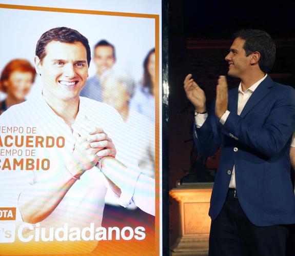 PSOE, Podemos y C's gastaron más de lo prometido en la campaña del 26J