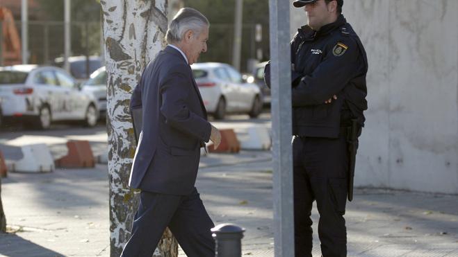 Varios testigos de las defensas tratan de sembrar dudas al tribunal de las tarjetas 'black'