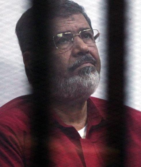 Anulan la pena a muerte al expresidente egipcio Mursi por fugarse de la cárcel