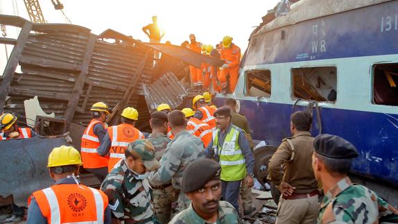 El accidente ferroviario en India se salda con 146 muertos