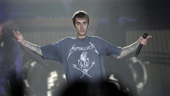 Justin Bieber propina un puñetazo a un fan a la entrada de su concierto en Barcelona