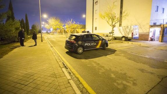 Fallece una mujer en Granada tras recibir un balazo cuando sacaba la basura