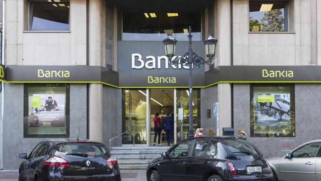 La CE insiste a España en que debe completar la privatización de Bankia y BMN