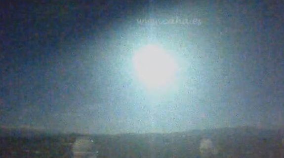 Una gran bola de fuego atraviesa el sur de España y cae como un meteorito