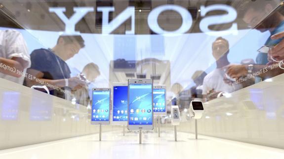 Bruselas multa con 166 millones a Sony, Panasonic y Sanyo por pactar el precio de las baterías recargables