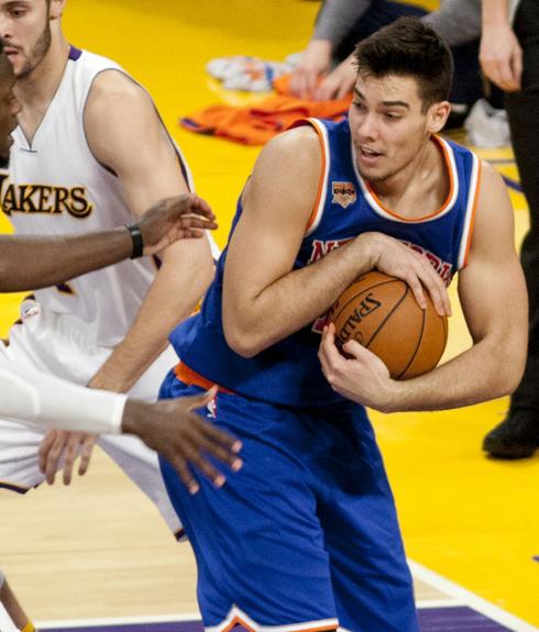 Willy Hernangómez destaca bajo los aros y Ricky Rubio pierde el duelo con Curry