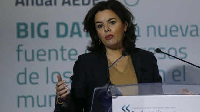 Soraya Sáenz de Santamaría aboga por regular «en frío» la seguridad de los cibernautas