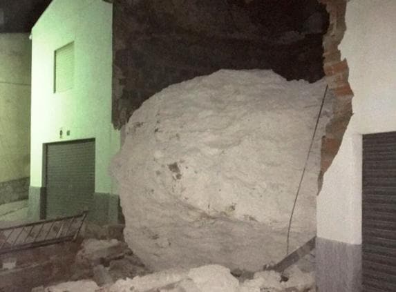 La caída de una gran roca destruye diez casas en el pueblo albaceteño de Alcalá del Júcar