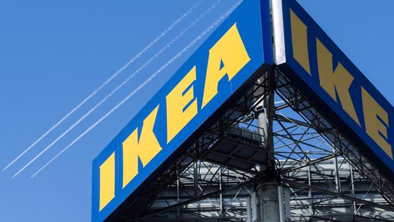 Pasar la noche en Ikea, una moda que irrita al gigante sueco