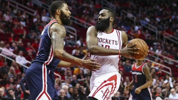 Harden se abona al triple-doble y Butler anota 52 puntos