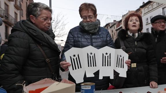 Ómnium y la ANC discrepan sobre los farollilos independentistas de la cabalgata de Vic