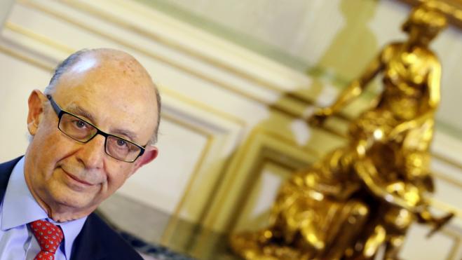 Montoro admite un 2017 «difícil» por el ajuste de 16.000 millones en el déficit