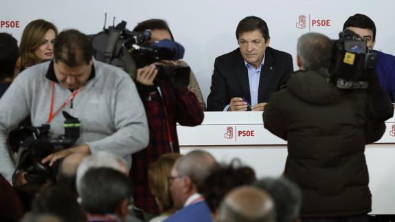 El PSOE aprueba el calendario propuesto por la Gestora con cinco votos en contra