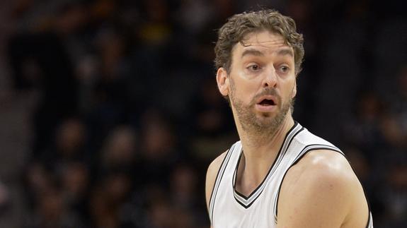 Pau Gasol se rompe un dedo de la mano en el calentamiento