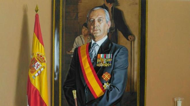 El Gobierno sale en defensa del exdirector de la Guardia Civil por su retrato a lo ‘Napoleón’