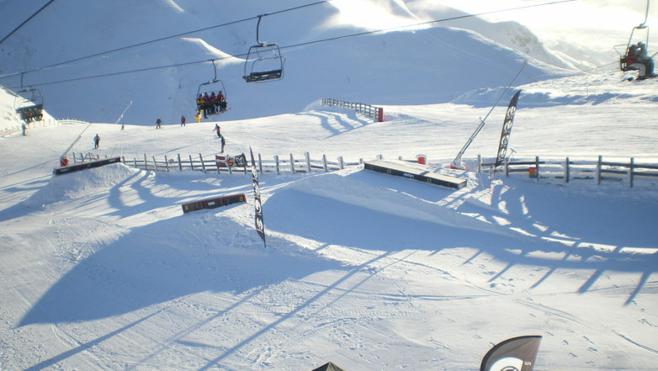 El viento merma la nieve asturiana