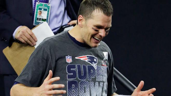 Tom Brady se queda sin camiseta