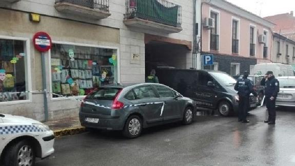 Detenido por matar a puñaladas a su esposa e hijastra en Daimiel