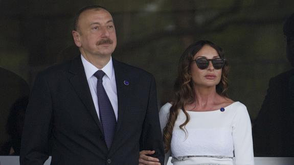 El presidente de Azerbaiyán nombra vicepresidenta a su esposa