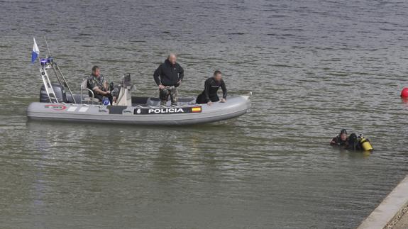 Los buzos revisan casi la totalidad de las zonas de búsqueda de Marta del Castillo en el Guadalquivir