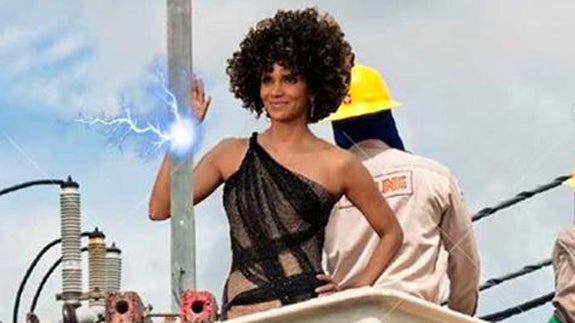 Los mejores 'memes' del pelo de Halle Berry en los Oscars