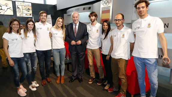 Del Bosque 'entrena' el futuro de deportistas de élite