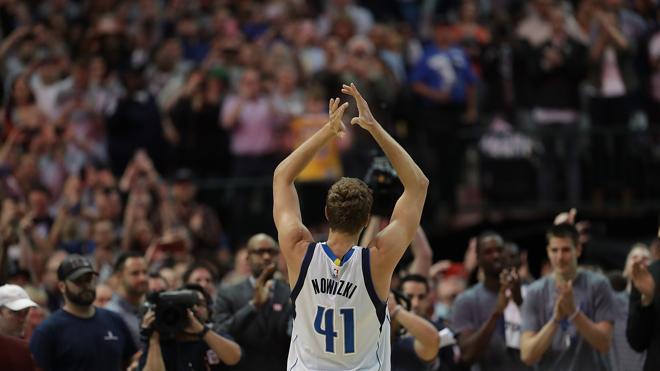 Dirk Nowitzki entra en el club de los 30.000 puntos