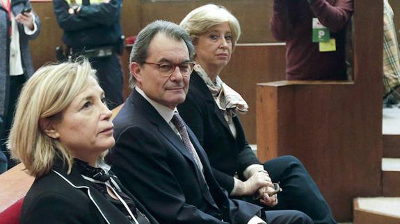 Artur Mas, condenado a dos años de inhabilitación por la consulta del 9-N