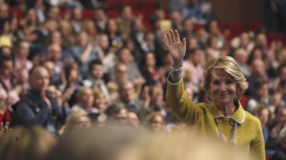 Aplausos y lágrimas en el adiós del PP de Madrid a Esperanza Aguirre