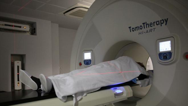 Casi la mitad de los equipos de radioterapia de la sanidad pública están obsoletos