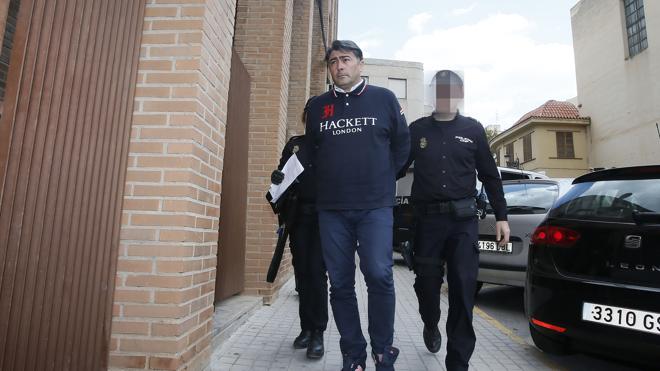 El juez imputa corrupción y organización criminal a los cinco detenidos del Eldense