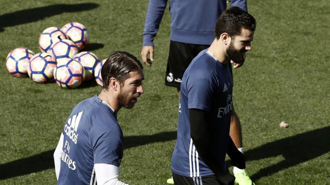 El Real Madrid, bajo en defensas