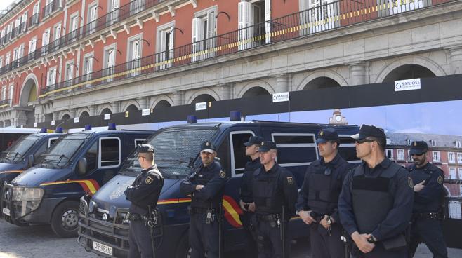 Tensión y cargas policiales con los aficionados del Leicester