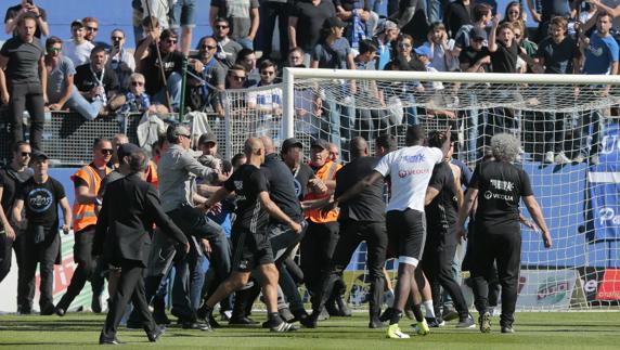 La violencia suspende el Bastia-Lyon