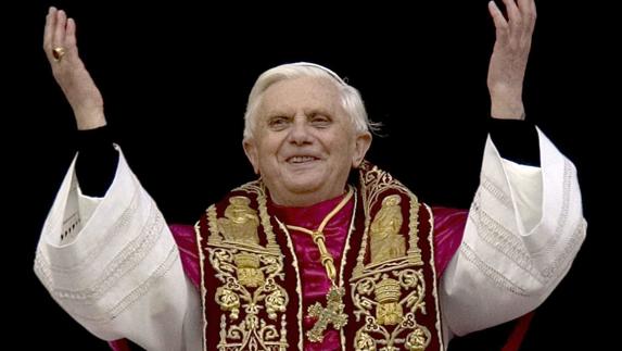 Benedicto XVI cumple hoy 90 años, tras cuatro como Papa emérito