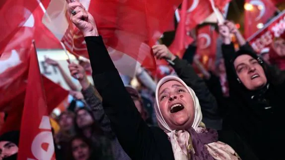 Turquía prolongará el estado de emergencia tras el referéndum