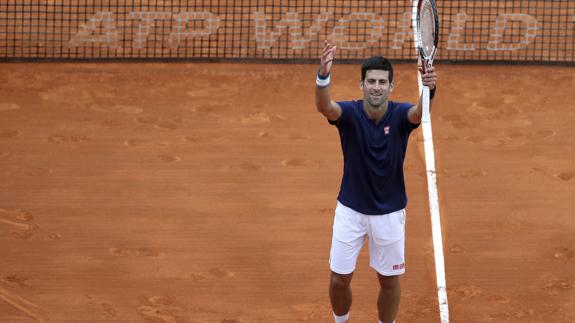 Djokovic reacciona a tiempo ante Simon